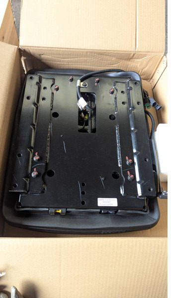 Komatsu WA380-8 SEAT ASS'Y 421-S33-6790 - Кабина и ентериер за Градежна машина: слика 3 Komatsu WA380-8 SEAT ASS'Y 421-S33-6790 - Кабина и ентериер за Градежна машина: слика 3