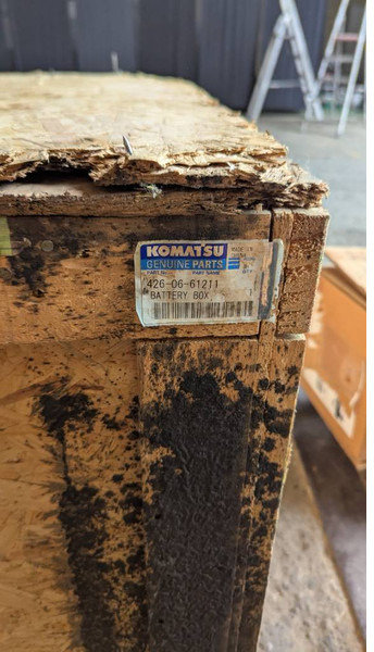 Komatsu WA600-8 BATTERY BOX 426-06-61211 - Рамка/ Шасија за Градежна машина: слика 3 Komatsu WA600-8 BATTERY BOX 426-06-61211 - Рамка/ Шасија за Градежна машина: слика 3