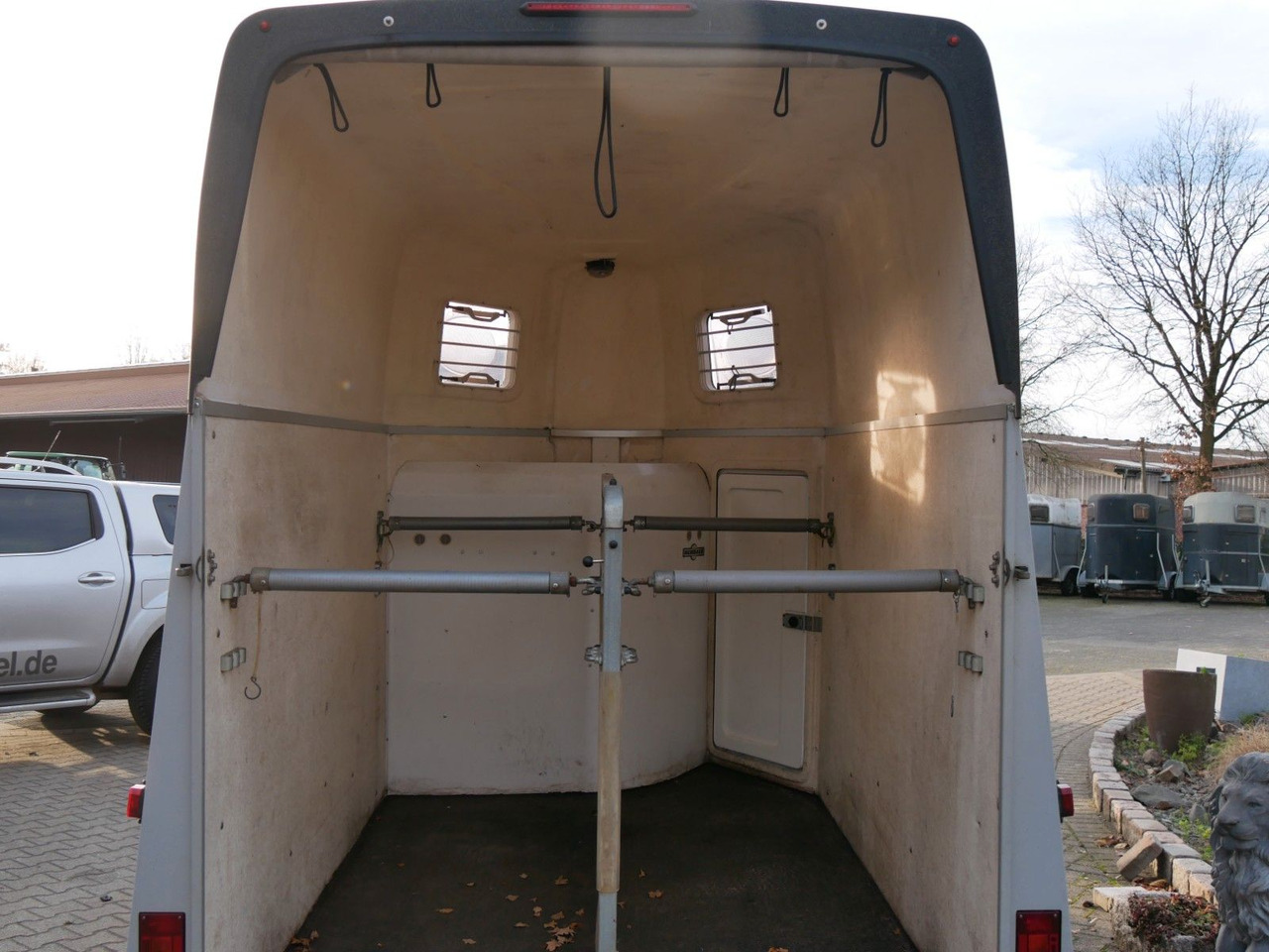 Humbaur Atis 2 Pferde Sattelkammer - Приколка за добиток: слика 3 Humbaur Atis 2 Pferde Sattelkammer - Приколка за добиток: слика 3