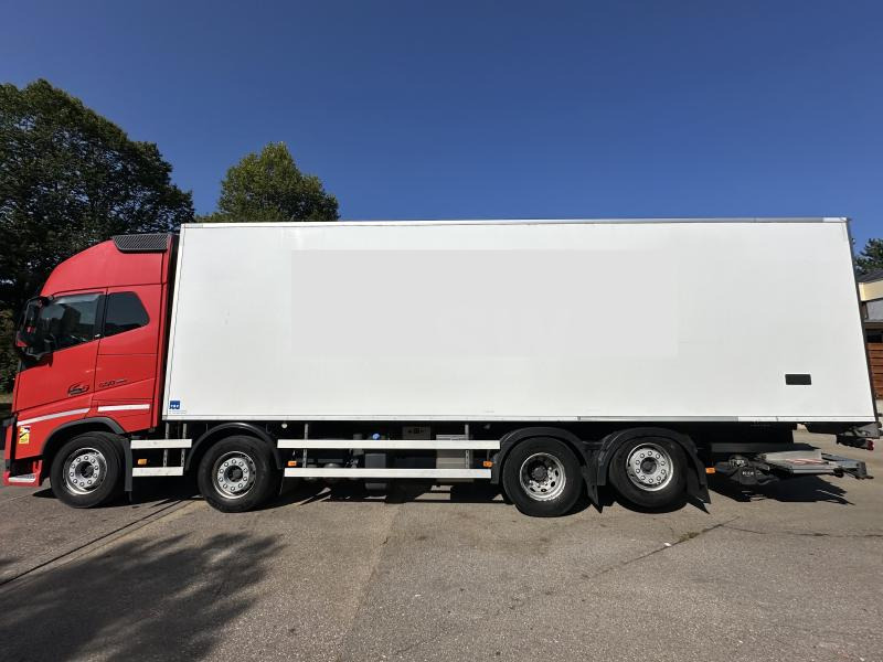 Volvo FH16 550 XL 8x2 Tief Kühlkoffer ThermoKing LBW - Камион ладилник: слика 2 Volvo FH16 550 XL 8x2 Tief Kühlkoffer ThermoKing LBW - Камион ладилник: слика 2