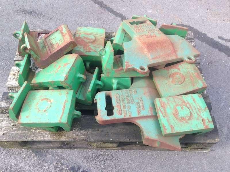 PIECES D'USURE POUR BROYEUR ESCO - Резервни делови за Градежно сито: слика 1 PIECES D'USURE POUR BROYEUR ESCO - Резервни делови за Градежно сито: слика 1