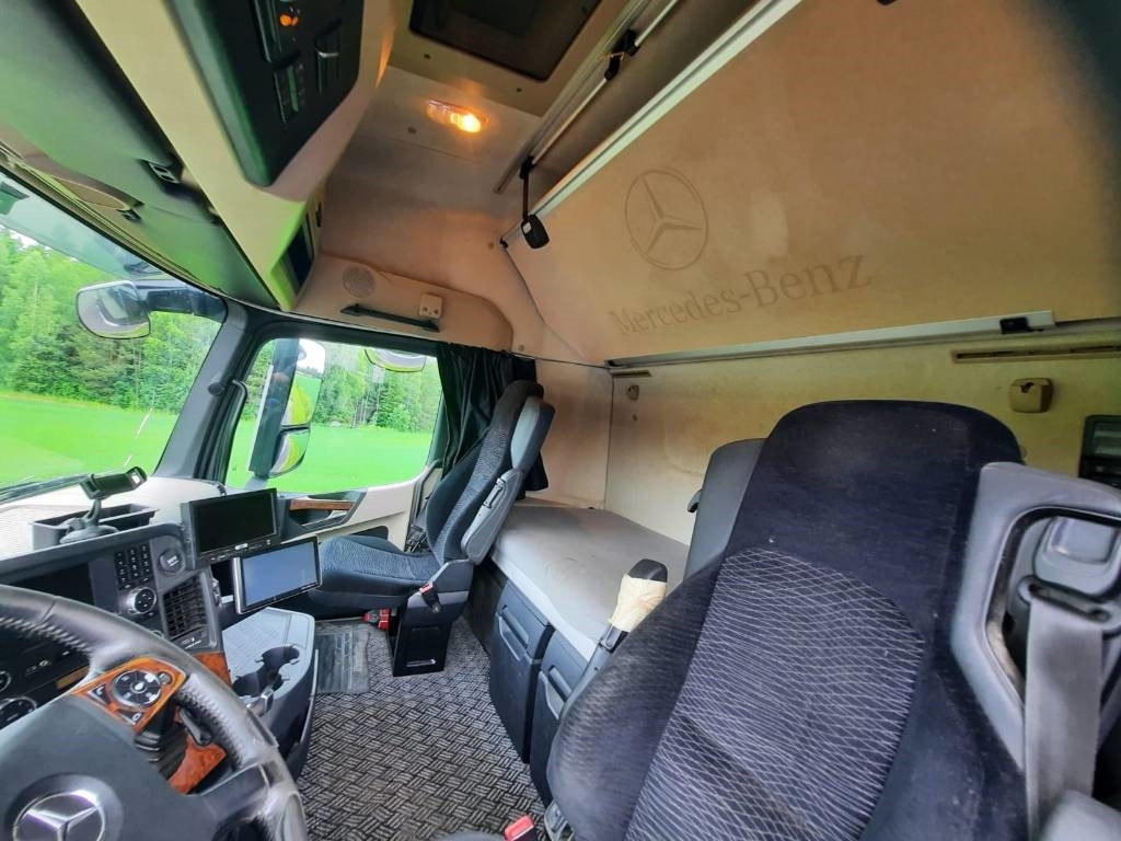 Камион сандучар Mercedes-Benz Actros 2551: слика 9