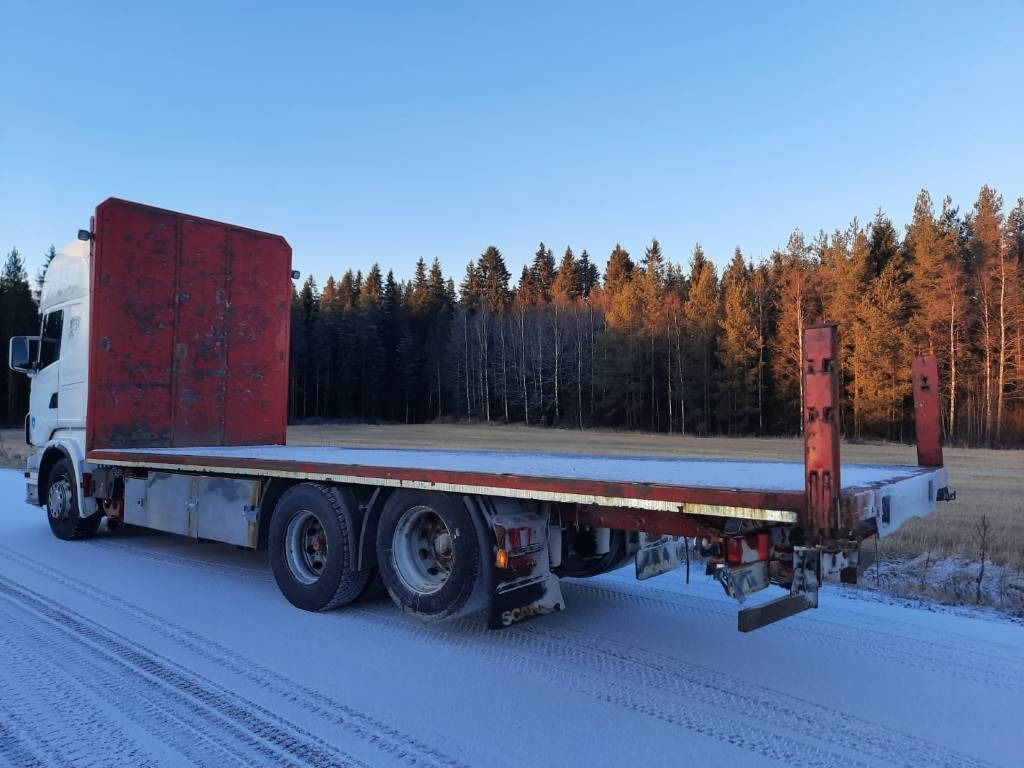Scania R 560 - Камион со платформа: слика 3 Scania R 560 - Камион со платформа: слика 3
