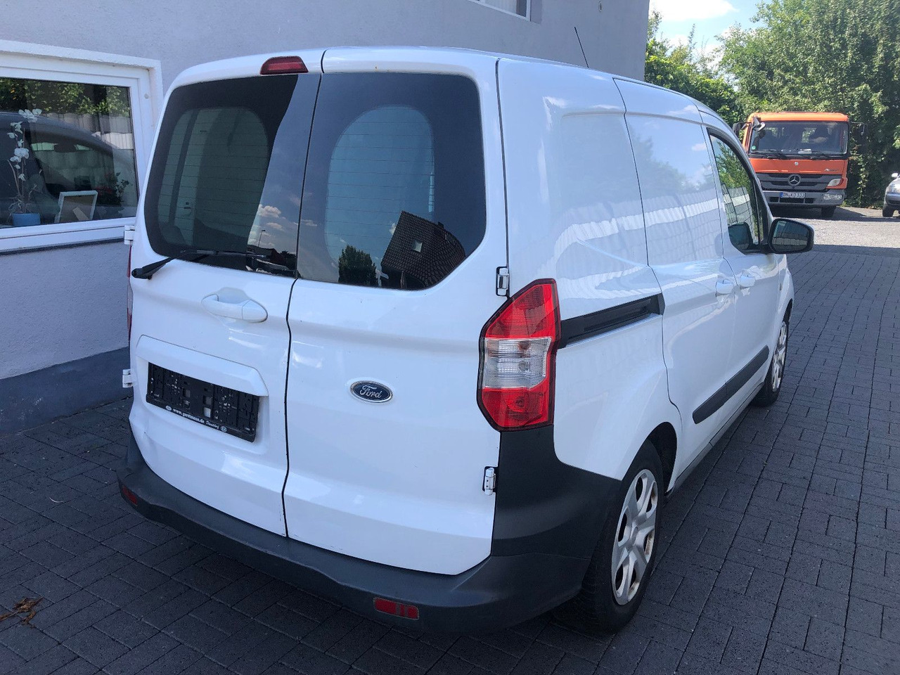 Ford Transit Courier 1.6 TDCi Trend - Мало комбе: слика 2 Ford Transit Courier 1.6 TDCi Trend - Мало комбе: слика 2