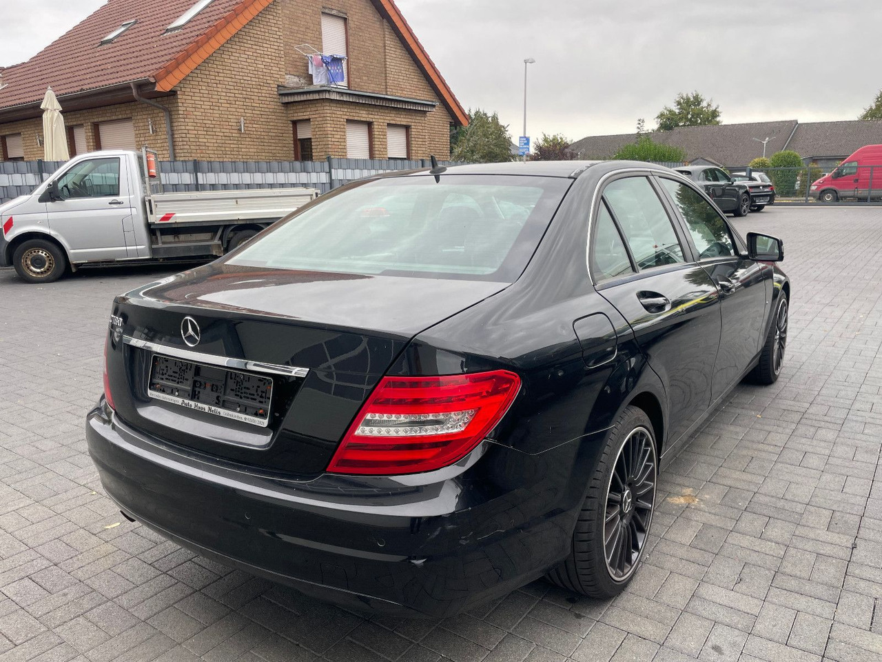 Mercedes-Benz C 180 C -Klasse Lim. C 180 CGI BlueEfficiency - Седан: слика 2 Mercedes-Benz C 180 C -Klasse Lim. C 180 CGI BlueEfficiency - Седан: слика 2