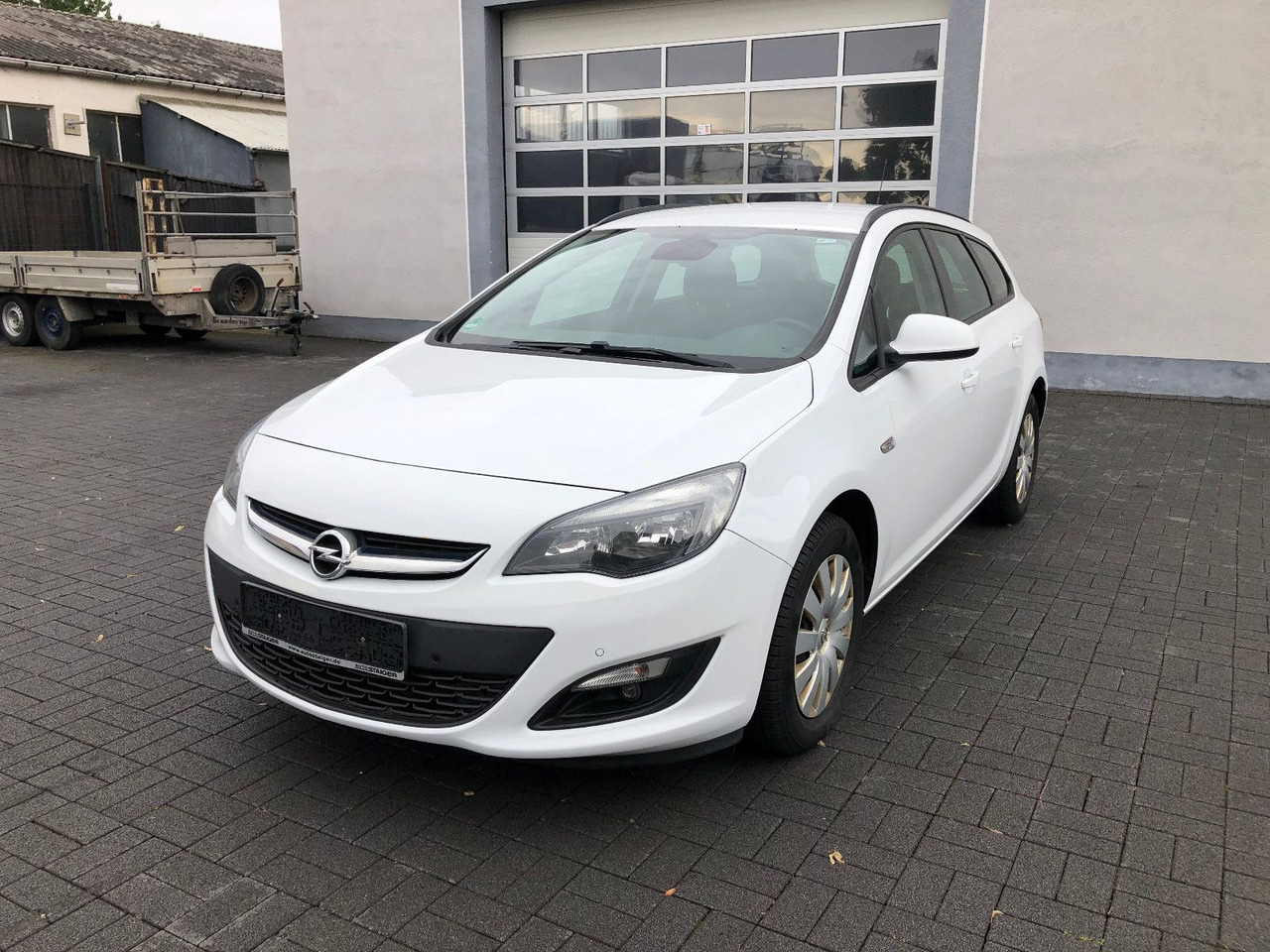 Opel Astra J 1.6 CDTi Sports Tourer Edition - Караван: слика 1 Opel Astra J 1.6 CDTi Sports Tourer Edition - Караван: слика 1