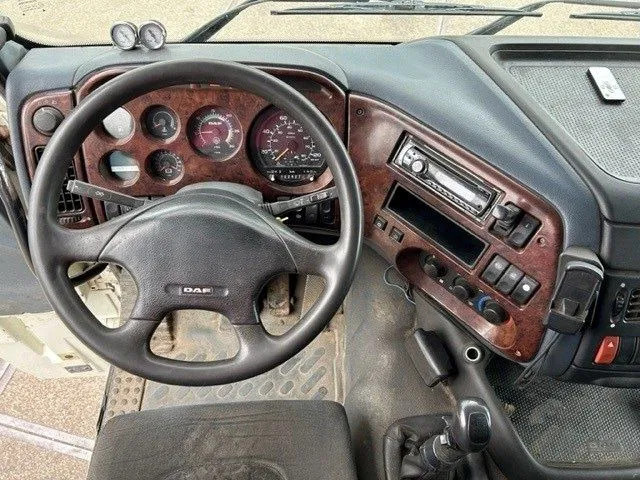Камион со кука за подигање DAF 95.480 XF SPACECAB 6x2 WITH HOOK-ARM SYSTEM (EURO 3 / ZF16 MANUAL GEARBOX / ZF-INTARDER / STEEL-/AIR SUSPENSION / AIRCONDITIONIN: слика 7 Камион со кука за подигање DAF 95.480 XF SPACECAB 6x2 WITH HOOK-ARM SYSTEM (EURO 3 / ZF16 MANUAL GEARBOX / ZF-INTARDER / STEEL-/AIR SUSPENSION / AIRCONDITIONIN: слика 7