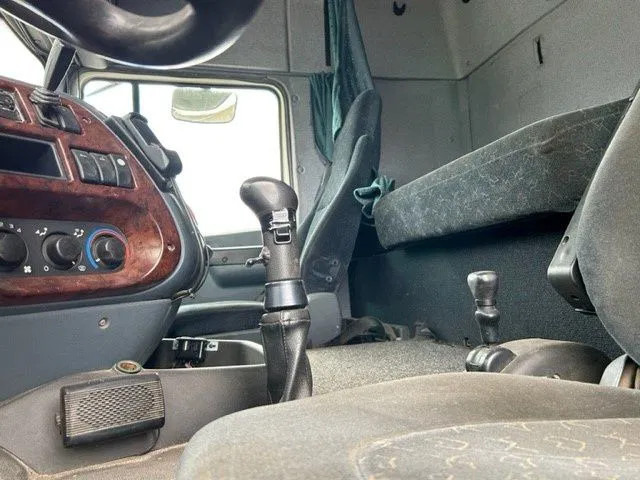 Камион со кука за подигање DAF 95.480 XF SPACECAB 6x2 WITH HOOK-ARM SYSTEM (EURO 3 / ZF16 MANUAL GEARBOX / ZF-INTARDER / STEEL-/AIR SUSPENSION / AIRCONDITIONIN: слика 9 Камион со кука за подигање DAF 95.480 XF SPACECAB 6x2 WITH HOOK-ARM SYSTEM (EURO 3 / ZF16 MANUAL GEARBOX / ZF-INTARDER / STEEL-/AIR SUSPENSION / AIRCONDITIONIN: слика 9