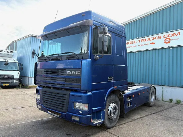 DAF 95.380 XF SPACECAB (EURO 2 / ZF16 MANUAL GEARBOX / HYDRAULIC KIT / P.T.O. / SIDE SKIRTS / AIRCONDITIONING) - Камион влекач: слика 1 DAF 95.380 XF SPACECAB (EURO 2 / ZF16 MANUAL GEARBOX / HYDRAULIC KIT / P.T.O. / SIDE SKIRTS / AIRCONDITIONING) - Камион влекач: слика 1