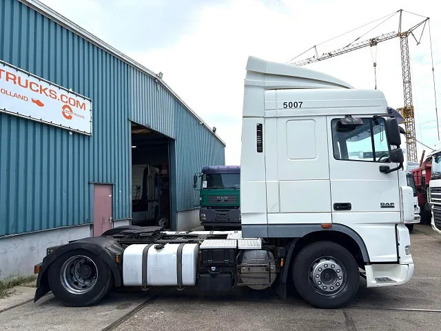 DAF XF 105.460 SPACECAB (4 IDENTICAL UNITS AVAILBLE) (ZF16 MANUAL GEARBOX / MX-BRAKE / 870+430 LITER TANK / FRIDGE / AIRCONDITIONING - Камион влекач: слика 4 DAF XF 105.460 SPACECAB (4 IDENTICAL UNITS AVAILBLE) (ZF16 MANUAL GEARBOX / MX-BRAKE / 870+430 LITER TANK / FRIDGE / AIRCONDITIONING - Камион влекач: слика 4