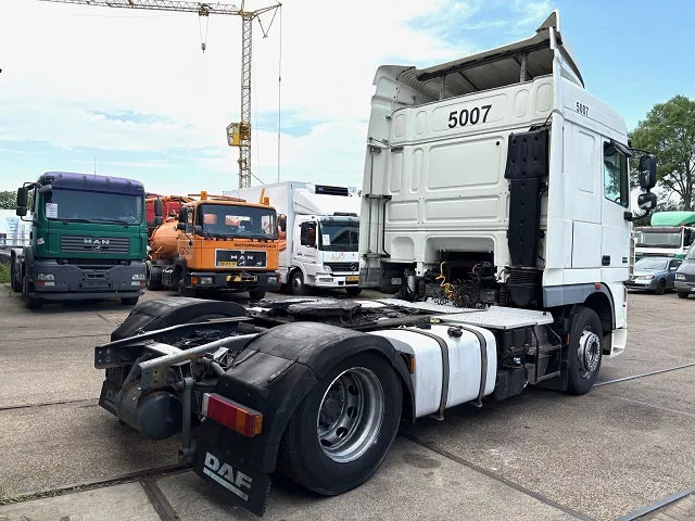 DAF XF 105.460 SPACECAB (4 IDENTICAL UNITS AVAILBLE) (ZF16 MANUAL GEARBOX / MX-BRAKE / 870+430 LITER TANK / FRIDGE / AIRCONDITIONING - Камион влекач: слика 3 DAF XF 105.460 SPACECAB (4 IDENTICAL UNITS AVAILBLE) (ZF16 MANUAL GEARBOX / MX-BRAKE / 870+430 LITER TANK / FRIDGE / AIRCONDITIONING - Камион влекач: слика 3