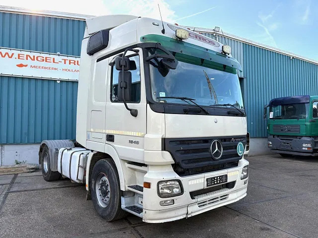 Mercedes-Benz Actros 1846 LS (MP2) (EPS WITH CLUTCH / RETARDER / 3-PEDALS/ AIRCONDITIONING / ETC) - Камион влекач: слика 2 Mercedes-Benz Actros 1846 LS (MP2) (EPS WITH CLUTCH / RETARDER / 3-PEDALS/ AIRCONDITIONING / ETC) - Камион влекач: слика 2