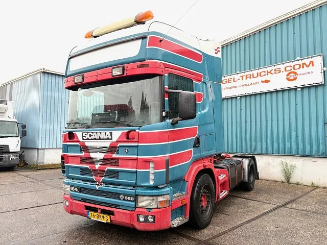 Scania R164-580 V8 TOPLINE COLLECTORS ITEM!! / APK 10-2026!! (12+2 MANUAL GEARBOX / RETARDER / AIRCONDITIONING / 2x TANK / ETC.) - Камион влекач: слика 1 Scania R164-580 V8 TOPLINE COLLECTORS ITEM!! / APK 10-2026!! (12+2 MANUAL GEARBOX / RETARDER / AIRCONDITIONING / 2x TANK / ETC.) - Камион влекач: слика 1