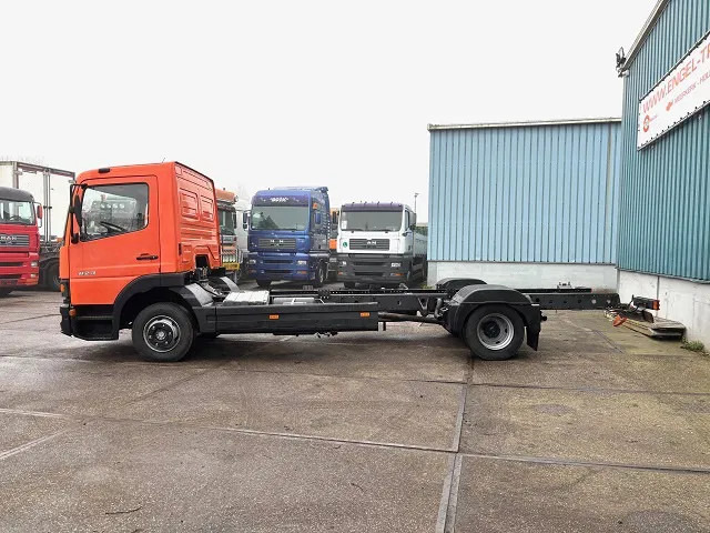 Mercedes-Benz Atego 823L DAY CAB (6-CILINDER) 4x2 CHASSIS (MANUAL GEARBOX / SPER DIFFERENTIAL / 6-CILINDER ENGINE) - Камион со кабинска шасија: слика 5 Mercedes-Benz Atego 823L DAY CAB (6-CILINDER) 4x2 CHASSIS (MANUAL GEARBOX / SPER DIFFERENTIAL / 6-CILINDER ENGINE) - Камион со кабинска шасија: слика 5