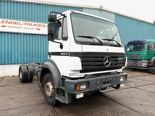 Mercedes-Benz SK 1824 K (ONLY 226.000 KM!) 4x2 FULL STEEL CHASSIS (MANUAL GEARBOX / REDUCTION AXLE / FULL STEEL SUSPENSION / P.T.O.) - Камион со кабинска шасија: слика 2 Mercedes-Benz SK 1824 K (ONLY 226.000 KM!) 4x2 FULL STEEL CHASSIS (MANUAL GEARBOX / REDUCTION AXLE / FULL STEEL SUSPENSION / P.T.O.) - Камион со кабинска шасија: слика 2