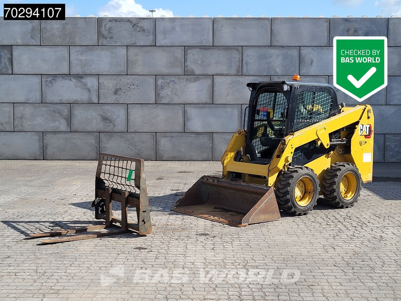 Caterpillar 226 D3 BUCKET + FORKS - Компактен натоварувач: слика 1 Caterpillar 226 D3 BUCKET + FORKS - Компактен натоварувач: слика 1