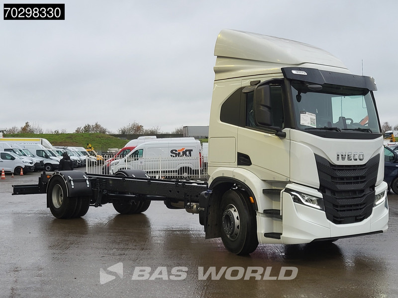 Iveco S-WAY 340 4X2 NEW! Chassis Automatic LED ACC Euro 6 - Камион со кабинска шасија: слика 5 Iveco S-WAY 340 4X2 NEW! Chassis Automatic LED ACC Euro 6 - Камион со кабинска шасија: слика 5
