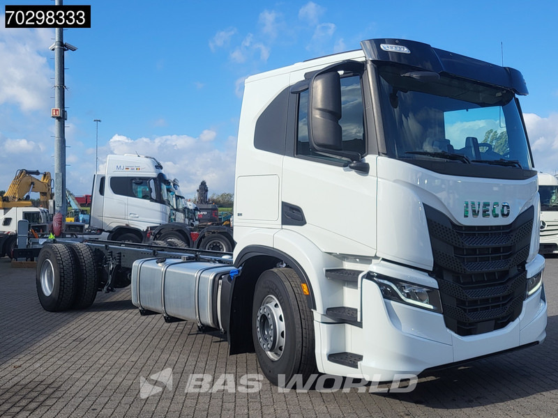 Iveco S-Way 340 4X2 NEW! Chassis Automatic Navi LED Euro 6 - Камион со кабинска шасија: слика 3 Iveco S-Way 340 4X2 NEW! Chassis Automatic Navi LED Euro 6 - Камион со кабинска шасија: слика 3