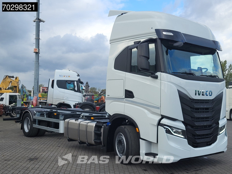 Iveco S-Way 460 4X2 NEW! BDF Navi ACC LED Automatic Euro 6 - Транспортер на контејнер/ Камион со променливо тело: слика 3 Iveco S-Way 460 4X2 NEW! BDF Navi ACC LED Automatic Euro 6 - Транспортер на контејнер/ Камион со променливо тело: слика 3