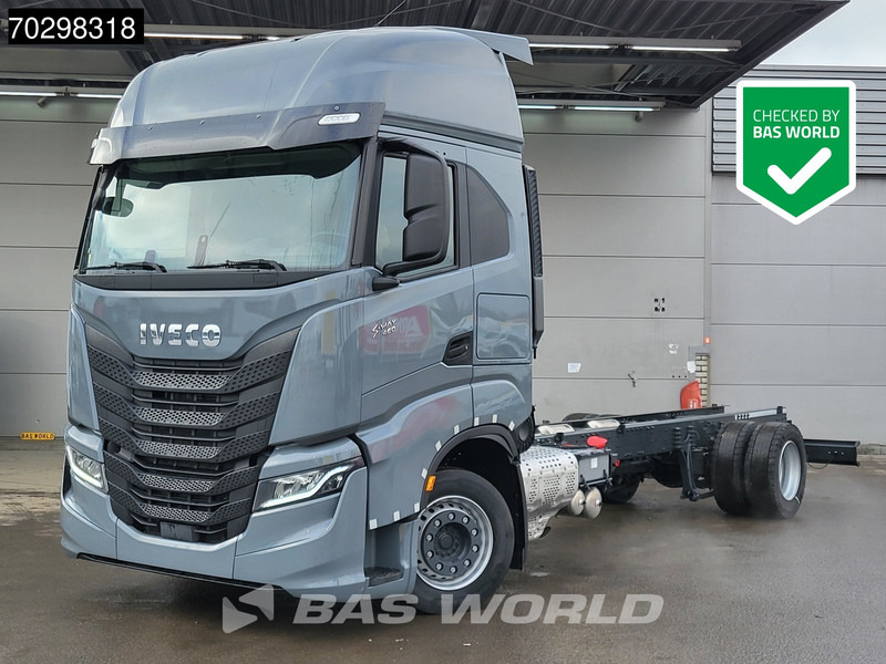Iveco S-Way 460 4X2 NEW! Chassis FULL AIR ACC LED Euro 6 - Камион со кабинска шасија: слика 1 Iveco S-Way 460 4X2 NEW! Chassis FULL AIR ACC LED Euro 6 - Камион со кабинска шасија: слика 1