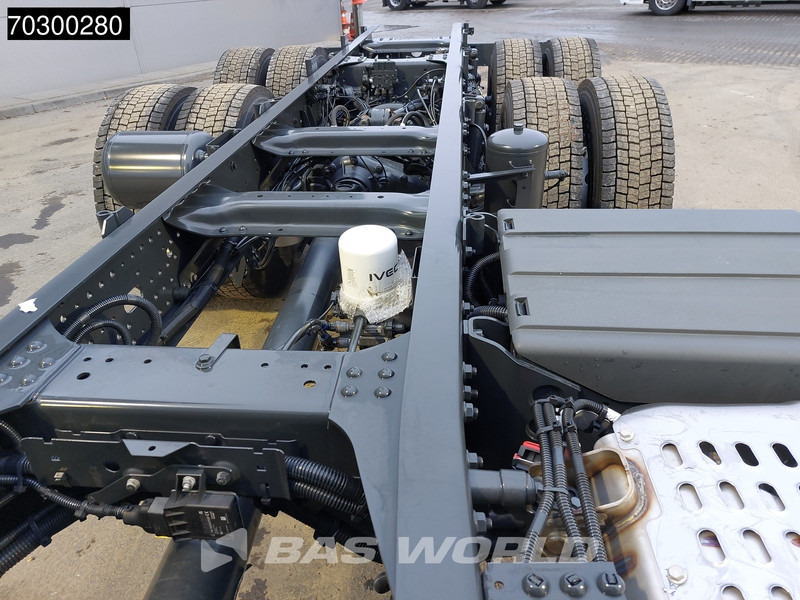 Нов Камион со кабинска шасија Iveco X-Way 500 X-Way 6X4 NEW 6x4 chassis Sleepercab Rear Air suspension Automatic Euro 6: слика 11 Нов Камион со кабинска шасија Iveco X-Way 500 X-Way 6X4 NEW 6x4 chassis Sleepercab Rear Air suspension Automatic Euro 6: слика 11