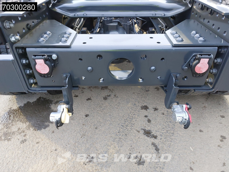 Нов Камион со кабинска шасија Iveco X-Way 500 X-Way 6X4 NEW 6x4 chassis Sleepercab Rear Air suspension Automatic Euro 6: слика 12 Нов Камион со кабинска шасија Iveco X-Way 500 X-Way 6X4 NEW 6x4 chassis Sleepercab Rear Air suspension Automatic Euro 6: слика 12