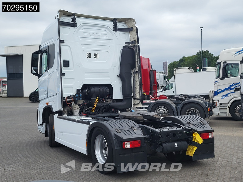 Ford F-Max 500 4X2 Retarder 2xTanks ACC Standklima Euro 6 - Камион влекач: слика 2 Ford F-Max 500 4X2 Retarder 2xTanks ACC Standklima Euro 6 - Камион влекач: слика 2