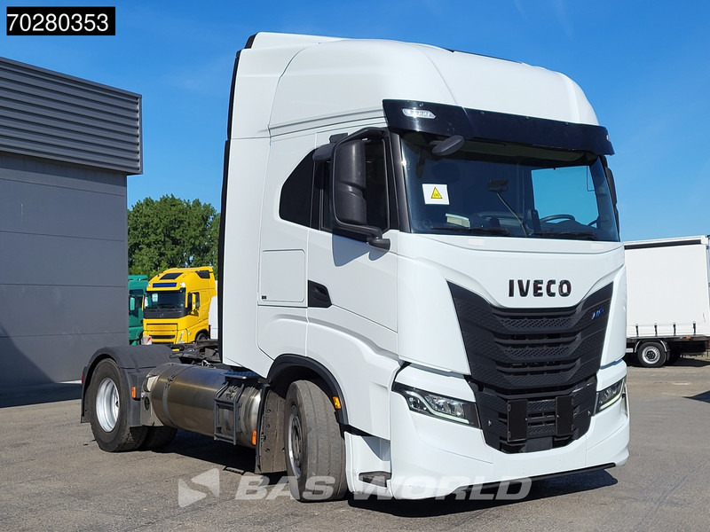 Iveco S-Way 460 4X2 LNG Retarder 2x Tanks LED Navi - Камион влекач: слика 3 Iveco S-Way 460 4X2 LNG Retarder 2x Tanks LED Navi - Камион влекач: слика 3