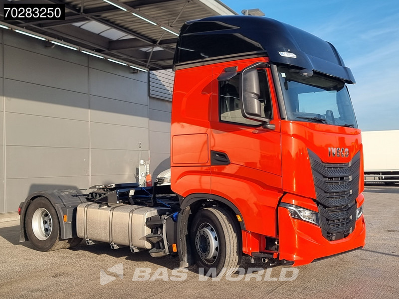 Iveco S-Way 490 4X2 DAMAGED! chassis bent 2x Tanks LED Navi Euro 6 - Камион влекач: слика 3 Iveco S-Way 490 4X2 DAMAGED! chassis bent 2x Tanks LED Navi Euro 6 - Камион влекач: слика 3