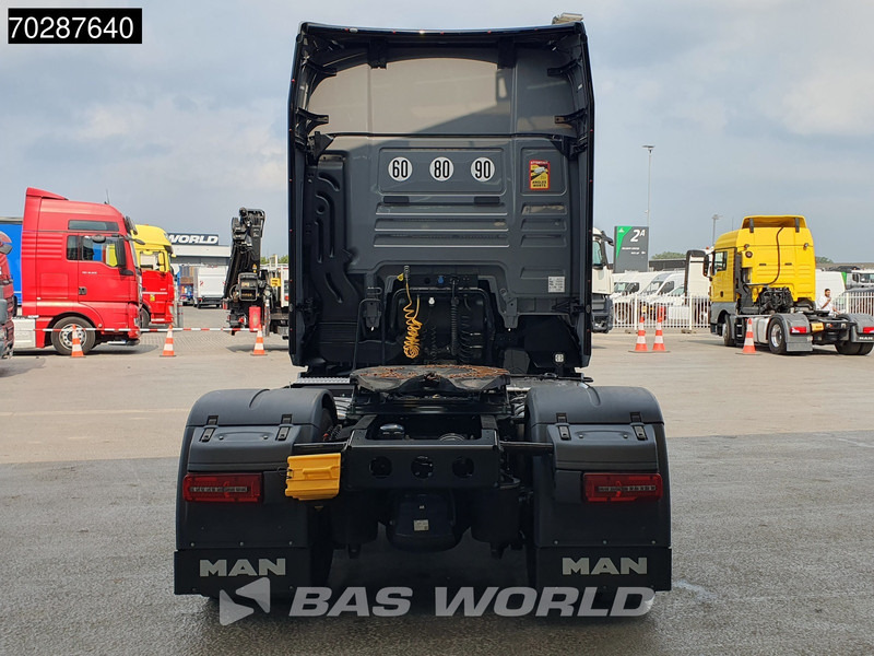 MAN TGX 18.520 4X2 Individual Lion S! GX Retarder Full-Air 2x Tanks Navi LED ACC Euro 6 - Камион влекач: слика 3 MAN TGX 18.520 4X2 Individual Lion S! GX Retarder Full-Air 2x Tanks Navi LED ACC Euro 6 - Камион влекач: слика 3