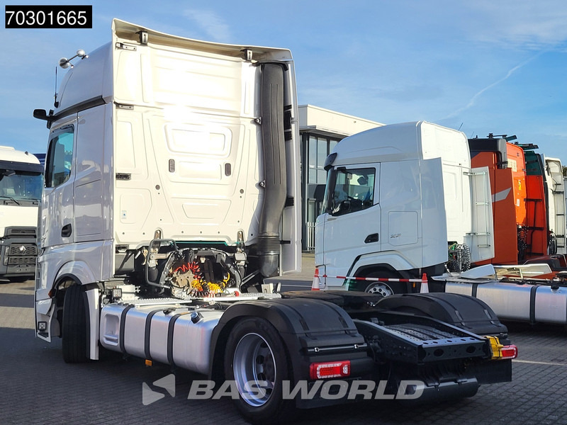 Mercedes-Benz Actros 1845 4X2 GigaSpace Mega Retarder 2xTanks ACC Standklima Euro 6 - Камион влекач: слика 2 Mercedes-Benz Actros 1845 4X2 GigaSpace Mega Retarder 2xTanks ACC Standklima Euro 6 - Камион влекач: слика 2