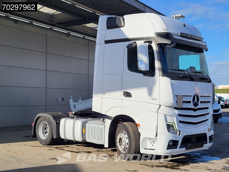 Mercedes-Benz Actros 1851 Actros 4X2 GigaSpace ADR 2xTanks Xenon Euro 6 - Камион влекач: слика 3 Mercedes-Benz Actros 1851 Actros 4X2 GigaSpace ADR 2xTanks Xenon Euro 6 - Камион влекач: слика 3