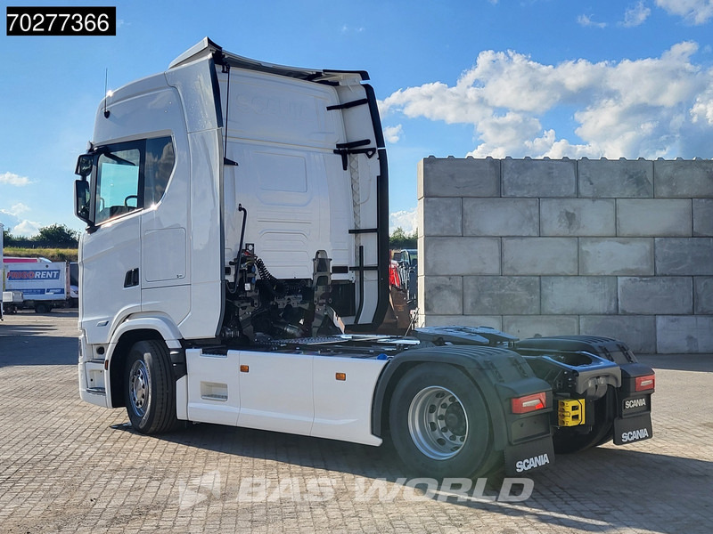 Scania S560 4X2 NEW! Retarder Full-Air 2xTanks Leder Standklima Navi ACC LED - Камион влекач: слика 2 Scania S560 4X2 NEW! Retarder Full-Air 2xTanks Leder Standklima Navi ACC LED - Камион влекач: слика 2