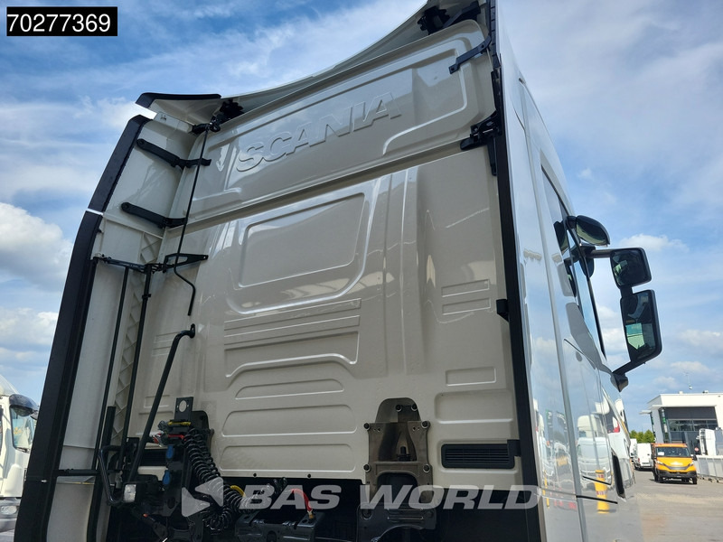 Scania S560 4X2 NEW! Retarder Full-Air 2xTanks Leder Standklima Navi ACC LED - Камион влекач: слика 5 Scania S560 4X2 NEW! Retarder Full-Air 2xTanks Leder Standklima Navi ACC LED - Камион влекач: слика 5