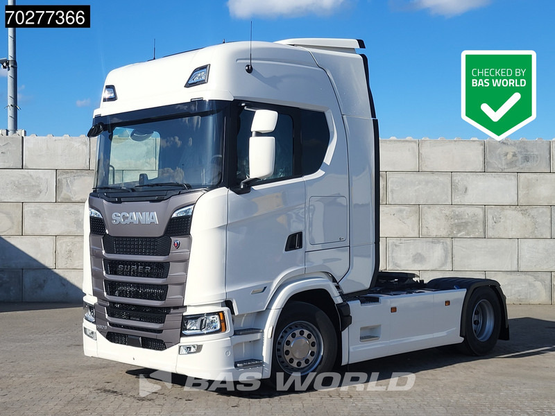 Scania S560 4X2 NEW! Retarder Full-Air 2xTanks Leder Standklima Navi ACC LED - Камион влекач: слика 1 Scania S560 4X2 NEW! Retarder Full-Air 2xTanks Leder Standklima Navi ACC LED - Камион влекач: слика 1