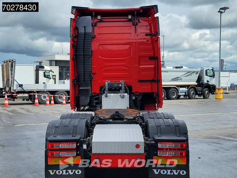 Volvo FH16 750 FH16 6X2 Special-Interior Full-Air Work-Remote Dynamic Steering Alcoa ACC Xenon - Камион влекач: слика 3 Volvo FH16 750 FH16 6X2 Special-Interior Full-Air Work-Remote Dynamic Steering Alcoa ACC Xenon - Камион влекач: слика 3