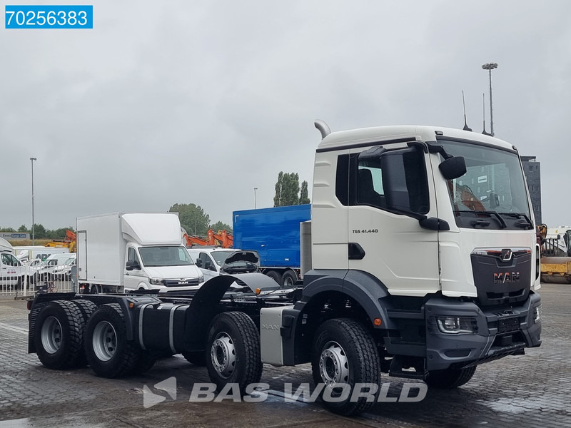 MAN TGS 41.440 8X4 NEW chassis Steelsuspension Automatic Euro 6 - Камион со кабинска шасија: слика 3 MAN TGS 41.440 8X4 NEW chassis Steelsuspension Automatic Euro 6 - Камион со кабинска шасија: слика 3