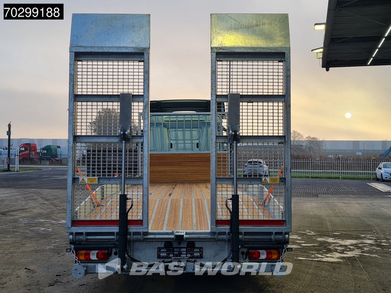 Mercedes-Benz Actros 1827 4X2 NEW! 18tons Machine transporter Oprijwagen Hydraulic ramps Air suspension - Автотранспортен камион: слика 3 Mercedes-Benz Actros 1827 4X2 NEW! 18tons Machine transporter Oprijwagen Hydraulic ramps Air suspension - Автотранспортен камион: слика 3