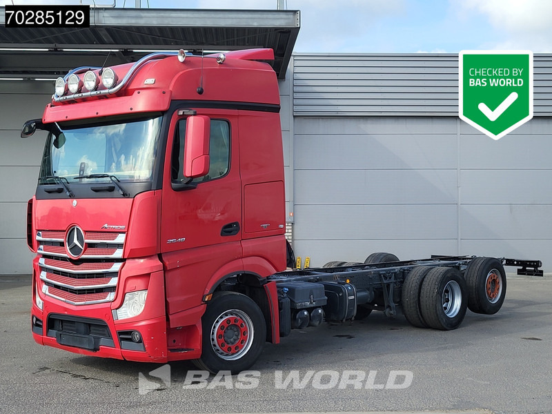 Mercedes-Benz Actros 2548 Actros 6X2 BigSpace Retarder PTO Liftachse Xenon ACC Navi Euro 6 - Камион со кабинска шасија: слика 1 Mercedes-Benz Actros 2548 Actros 6X2 BigSpace Retarder PTO Liftachse Xenon ACC Navi Euro 6 - Камион со кабинска шасија: слика 1