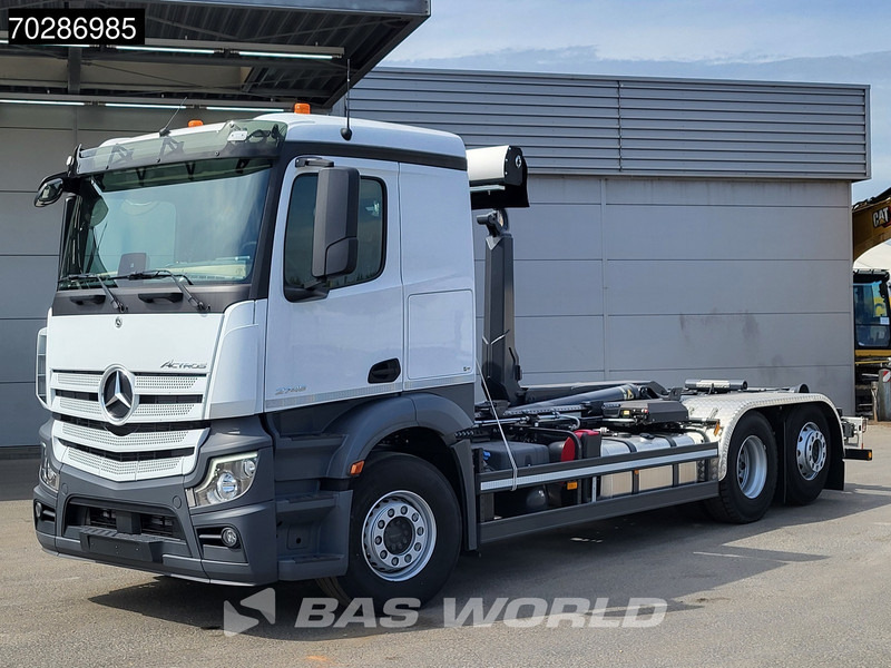 Mercedes-Benz Actros 2745 6X2 NEW! Meiller RS21-70 Abrollkipper Lift-Lenkasche Retarder PPC Navi Automatic - Камион со кука за подигање: слика 3 Mercedes-Benz Actros 2745 6X2 NEW! Meiller RS21-70 Abrollkipper Lift-Lenkasche Retarder PPC Navi Automatic - Камион со кука за подигање: слика 3