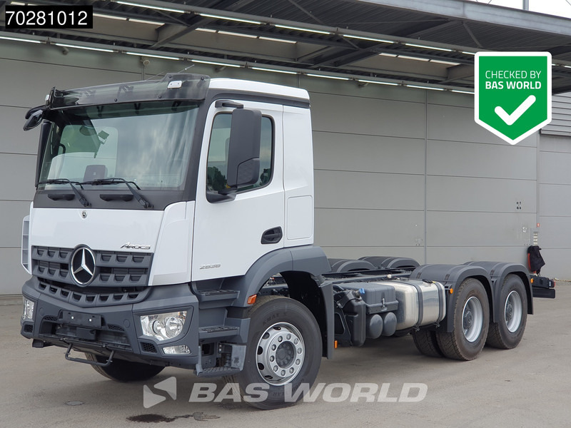 Mercedes-Benz Arocs 2636 6X4 NEW chassis Flange PTO Big-Axle Steelsuspension Euro 6 - Камион со кабинска шасија: слика 1 Mercedes-Benz Arocs 2636 6X4 NEW chassis Flange PTO Big-Axle Steelsuspension Euro 6 - Камион со кабинска шасија: слика 1