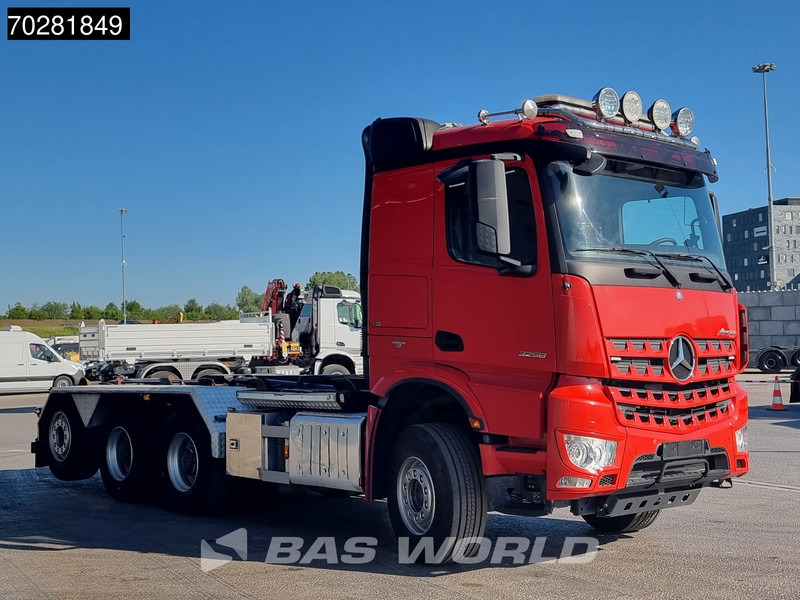 Mercedes-Benz Arocs 3258 8X4 24t Hiab XR24SL5924 Retarder Big-Axle Lift-Lenkachse Euro 6 - Камион со кука за подигање: слика 3 Mercedes-Benz Arocs 3258 8X4 24t Hiab XR24SL5924 Retarder Big-Axle Lift-Lenkachse Euro 6 - Камион со кука за подигање: слика 3