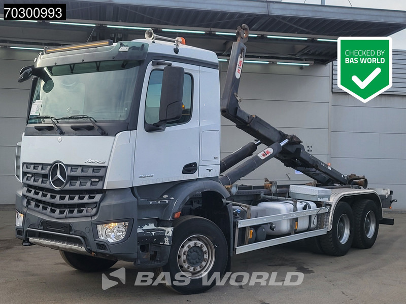 Mercedes-Benz Arocs 3342 6X4 HYVA 26-62-S Hooklift Big-Axle Automatic Euro 6 - Камион со кука за подигање: слика 1 Mercedes-Benz Arocs 3342 6X4 HYVA 26-62-S Hooklift Big-Axle Automatic Euro 6 - Камион со кука за подигање: слика 1