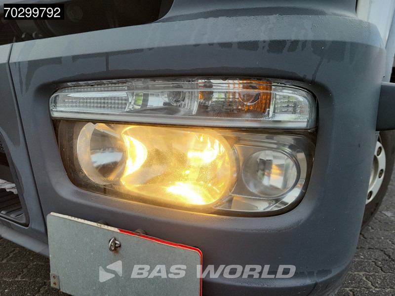 Камион сандучар Mercedes-Benz Atego 818 4X2 8tonner Automatic 1000kg Ladebordwand Euro 6: слика 14