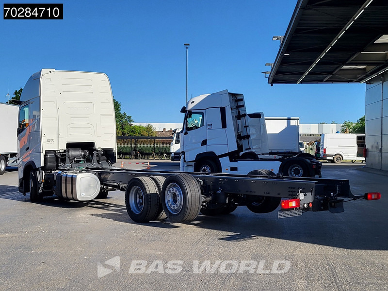Volvo FH 62 R AERO 6X2 NEW Horsetruck chassis Lift+Lenkachse Dynamic Steering Mirror cam Euro 6 - Камион со кабинска шасија: слика 2 Volvo FH 62 R AERO 6X2 NEW Horsetruck chassis Lift+Lenkachse Dynamic Steering Mirror cam Euro 6 - Камион со кабинска шасија: слика 2