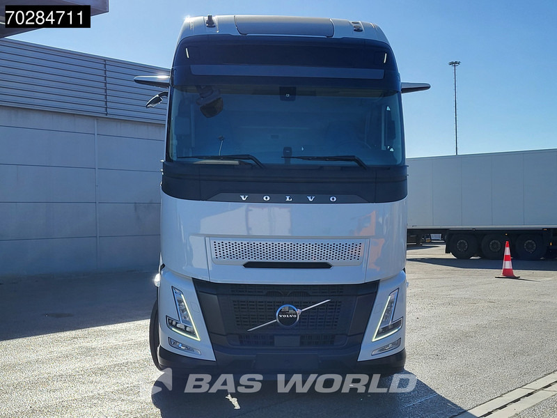 Volvo FH 62 R AERO 6X2 NEW Horsetruck chassis Lift+Lenkachse Dynamic Steering Mirror cam Euro 6 - Камион со кабинска шасија: слика 5 Volvo FH 62 R AERO 6X2 NEW Horsetruck chassis Lift+Lenkachse Dynamic Steering Mirror cam Euro 6 - Камион со кабинска шасија: слика 5