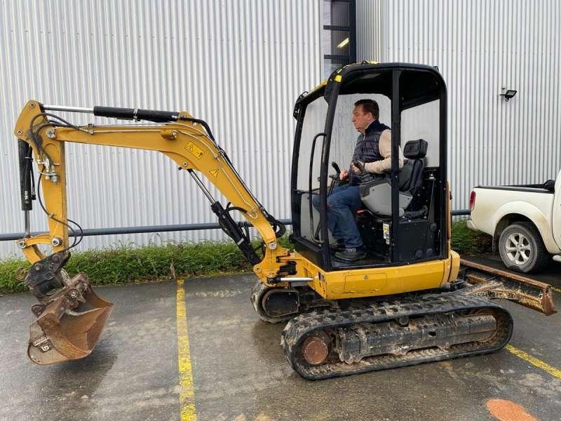 Caterpillar CANOPY 302.7DCR MACHINE SUISSE - Мини багер: слика 2 Caterpillar CANOPY 302.7DCR MACHINE SUISSE - Мини багер: слика 2