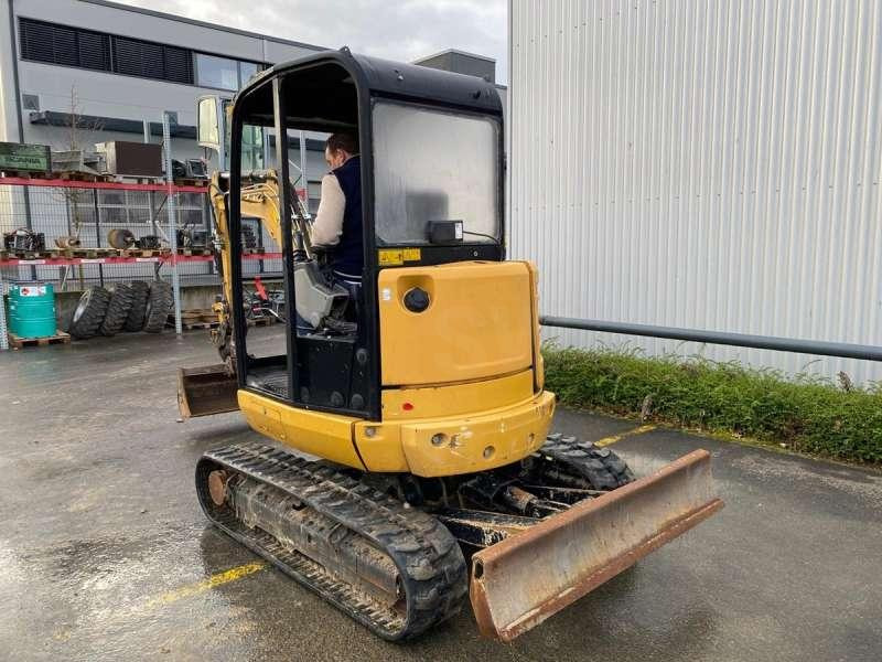 Caterpillar CANOPY 302.7DCR MACHINE SUISSE - Мини багер: слика 3 Caterpillar CANOPY 302.7DCR MACHINE SUISSE - Мини багер: слика 3