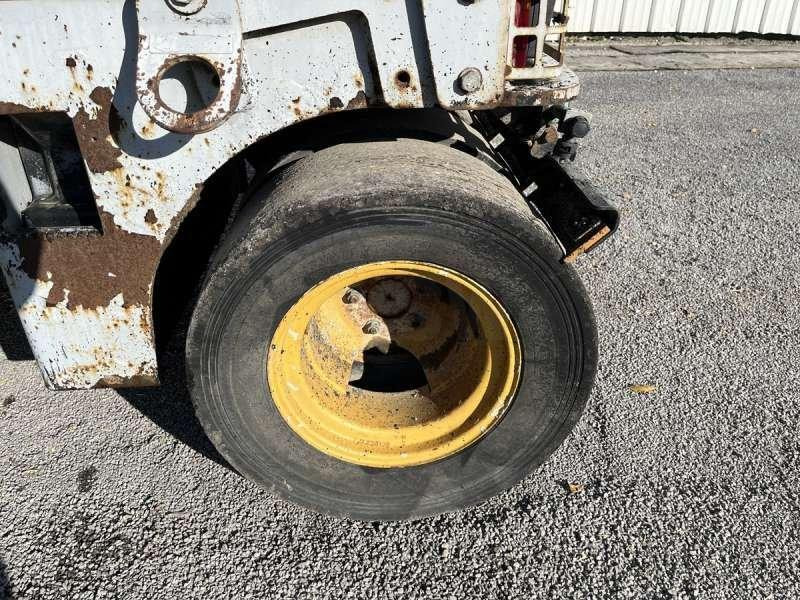 Ваљак за пат Caterpillar Compacteur Tandem / Double Billes CB225E: слика 23 Ваљак за пат Caterpillar Compacteur Tandem / Double Billes CB225E: слика 23