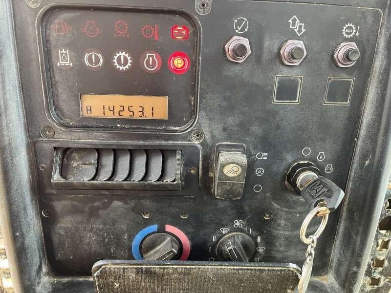 Булдожер Caterpillar D6N LGP: слика 48